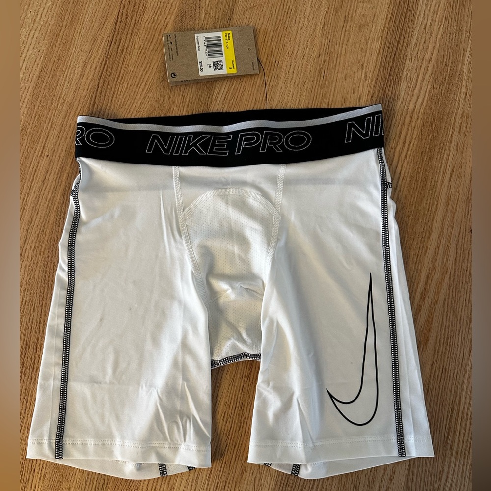 NWT - Men’s Nike Compression Shorts - S